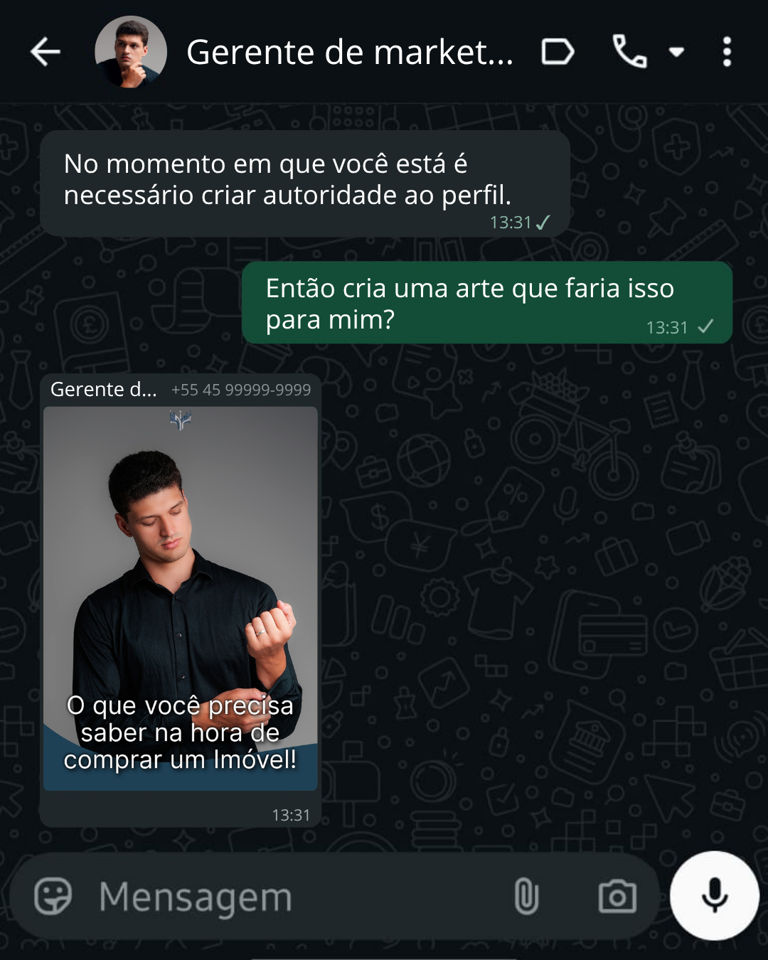 Mayco Alexsandro ajustando o punho da camisa